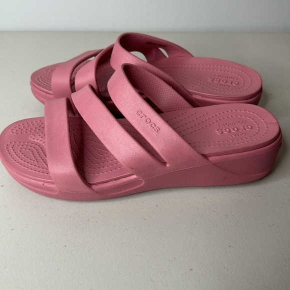 Crocs pink sandals for women size 9- new - Picture 2 of 7